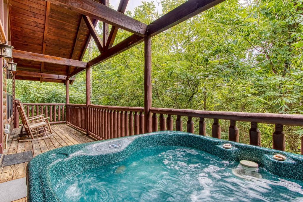 Always Kiss Me Goodnight- Hot Tub, You Get 1089 Of Free Area Attraction Tickets For Each Paid Day! Pigeon Forge Bagian luar foto
